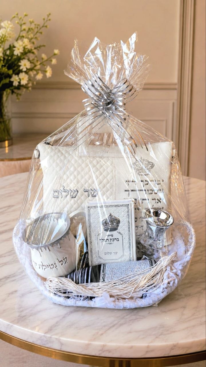 מארז חתן מעוצב ומהודר – טלית, תפילין ותשמישי קדושה