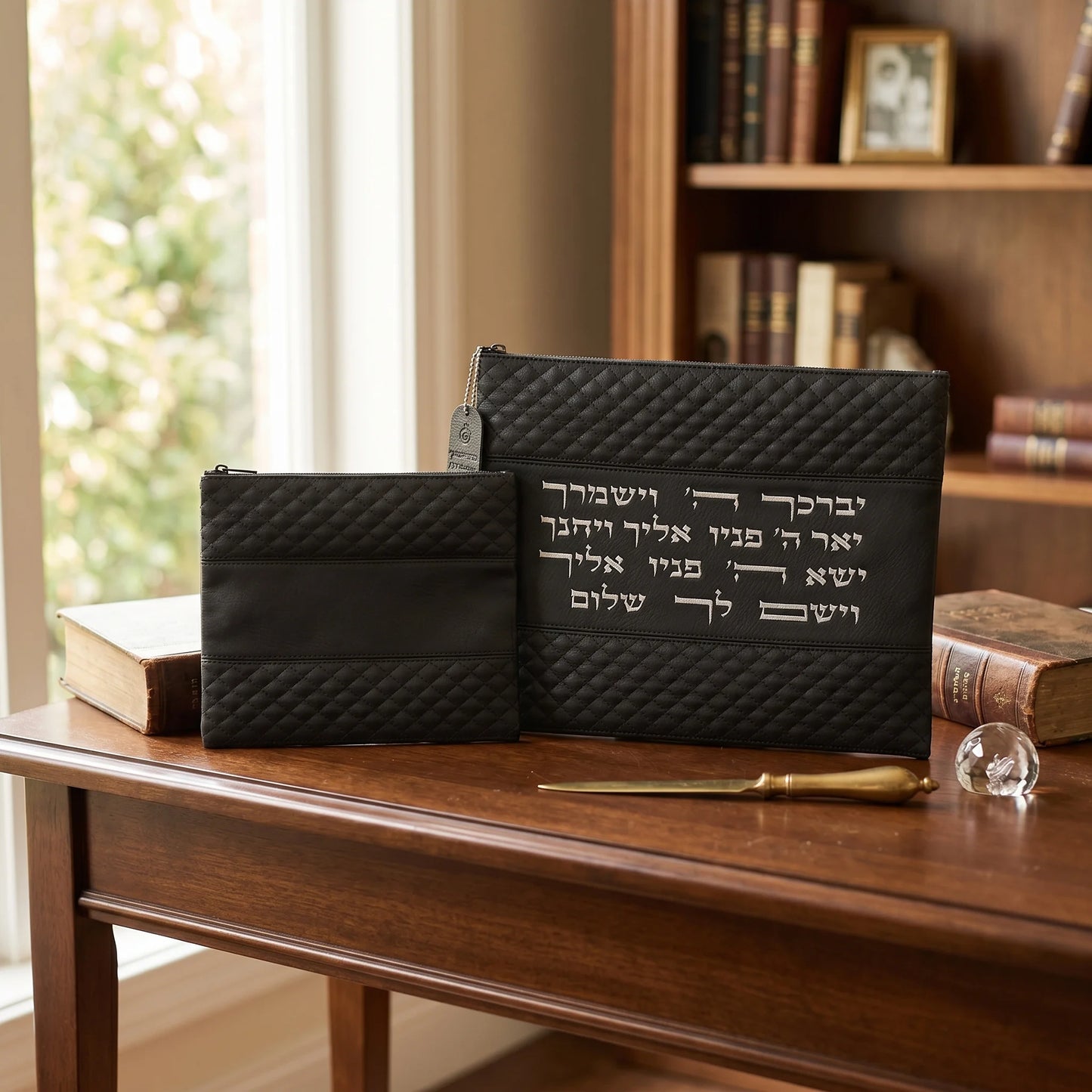 סט טלית ותפילין דמוי עור שחור "יברכך" כסף
