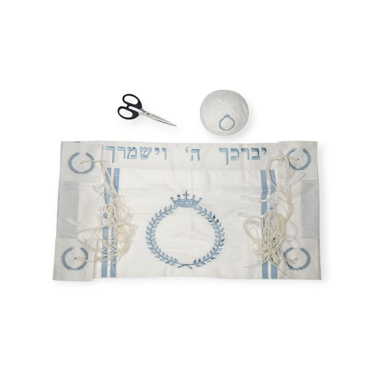 סט חלאקה מהודר – טלית, כיפה ומספריים בעיצוב עלי זית תכלת