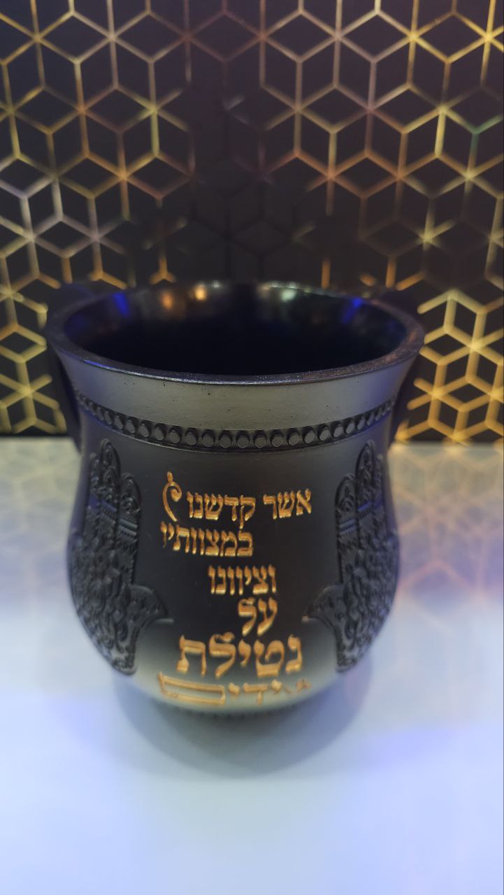 נטלה מעוצבת חמסה – פולימר שחור וזהב