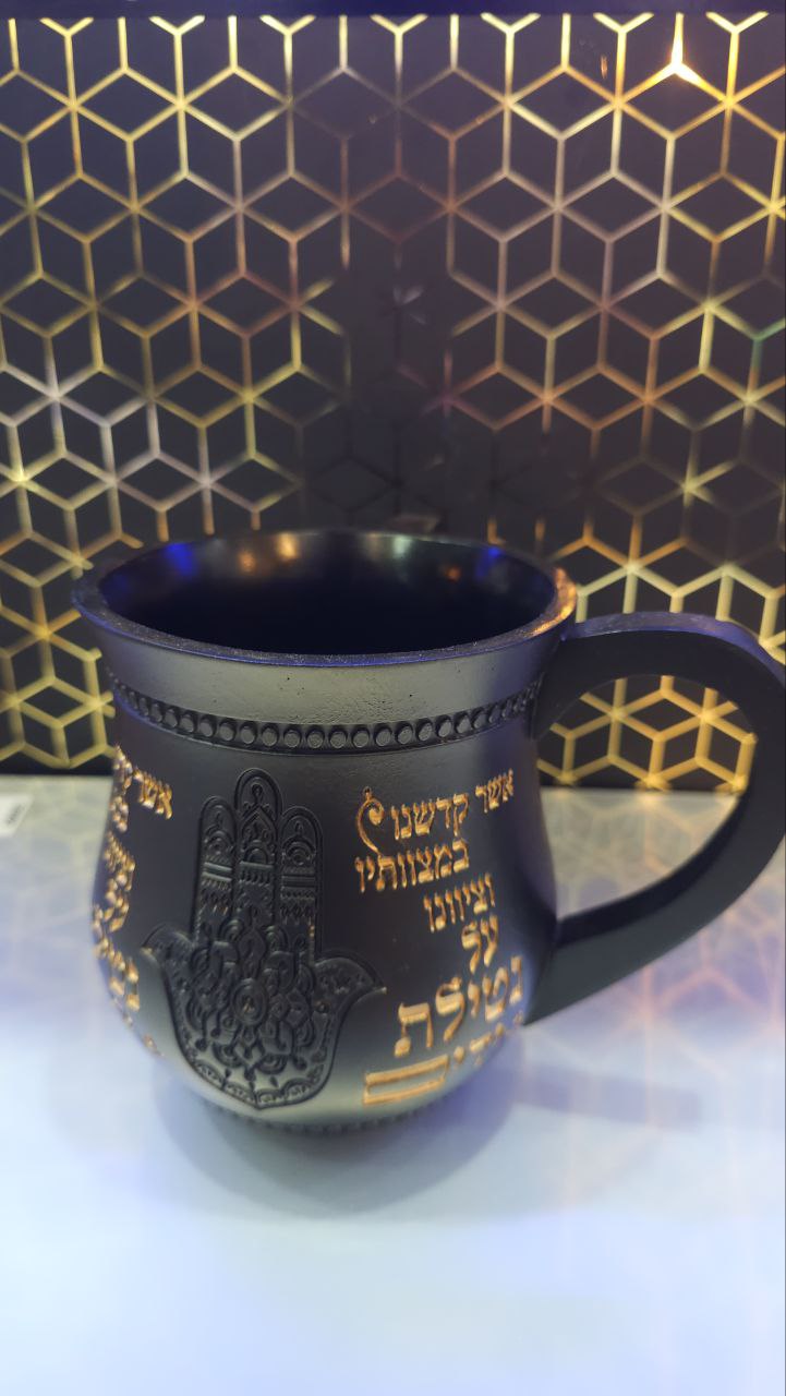 נטלה מעוצבת חמסה – פולימר שחור וזהב