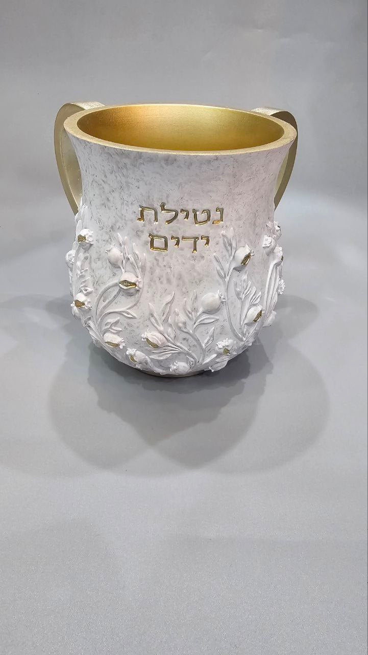 נטלה מהודרת דגם רימונים – לבן וזהב
