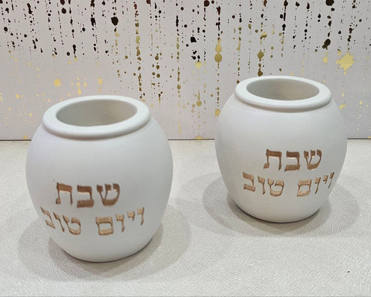 זוג פמוטי פולי עגולים – לבן עם כיתוב זהב