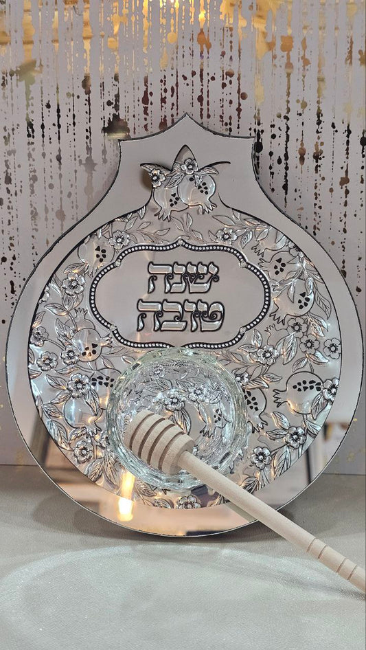 דבשיה מפוארת לראש השנה – קריסטל עם טס זהב בדוגמת רימונים