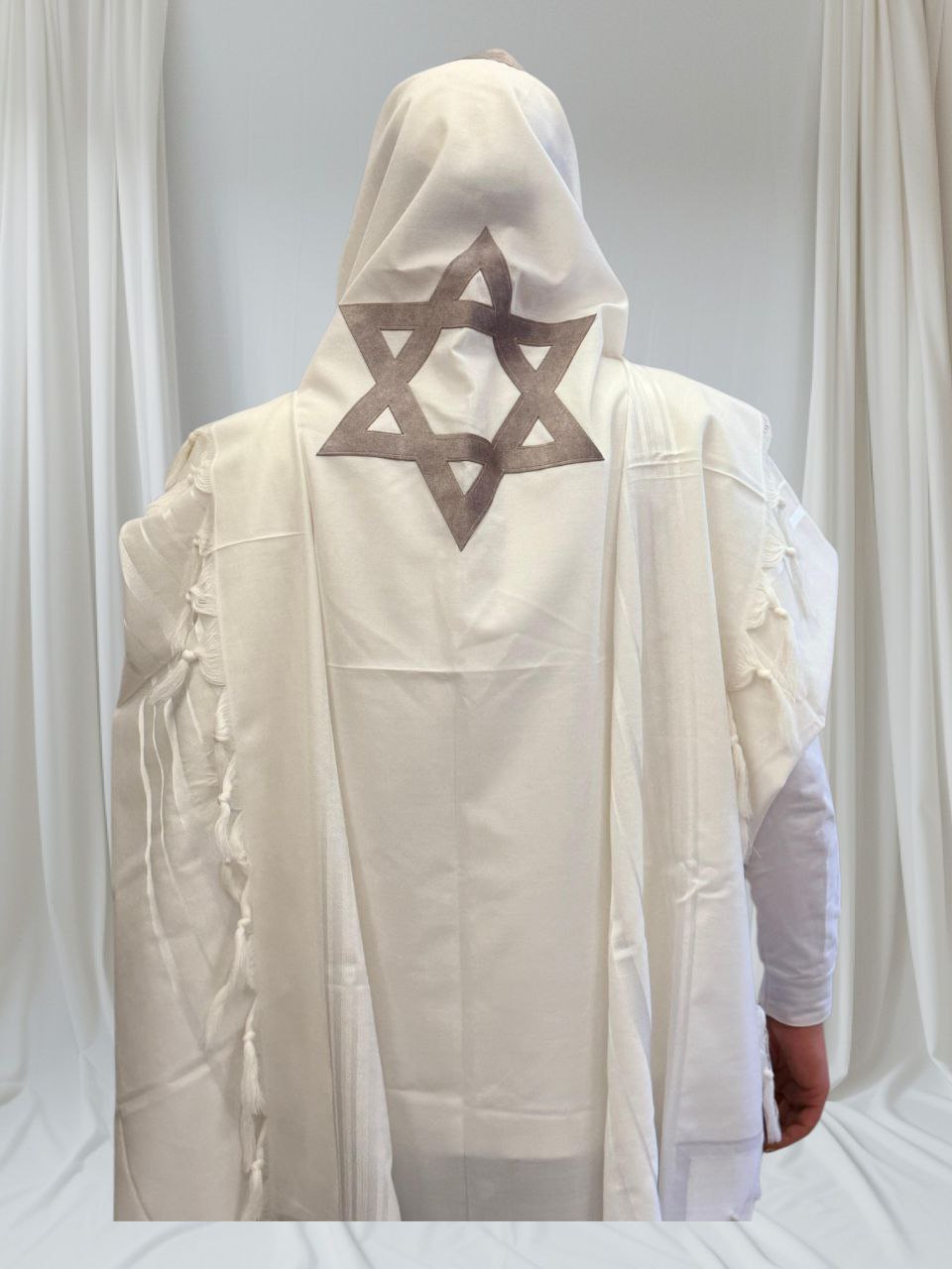 טלית צמר מעוצבת "שמע ישראל" – חיתוכי לייזר ומגן דוד