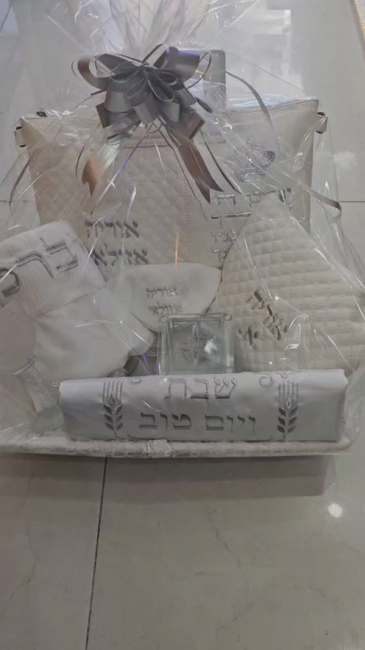 מארז חתן יוקרתי ומהודר – טלית, תיקים, כיפה ותשמישי קדושה